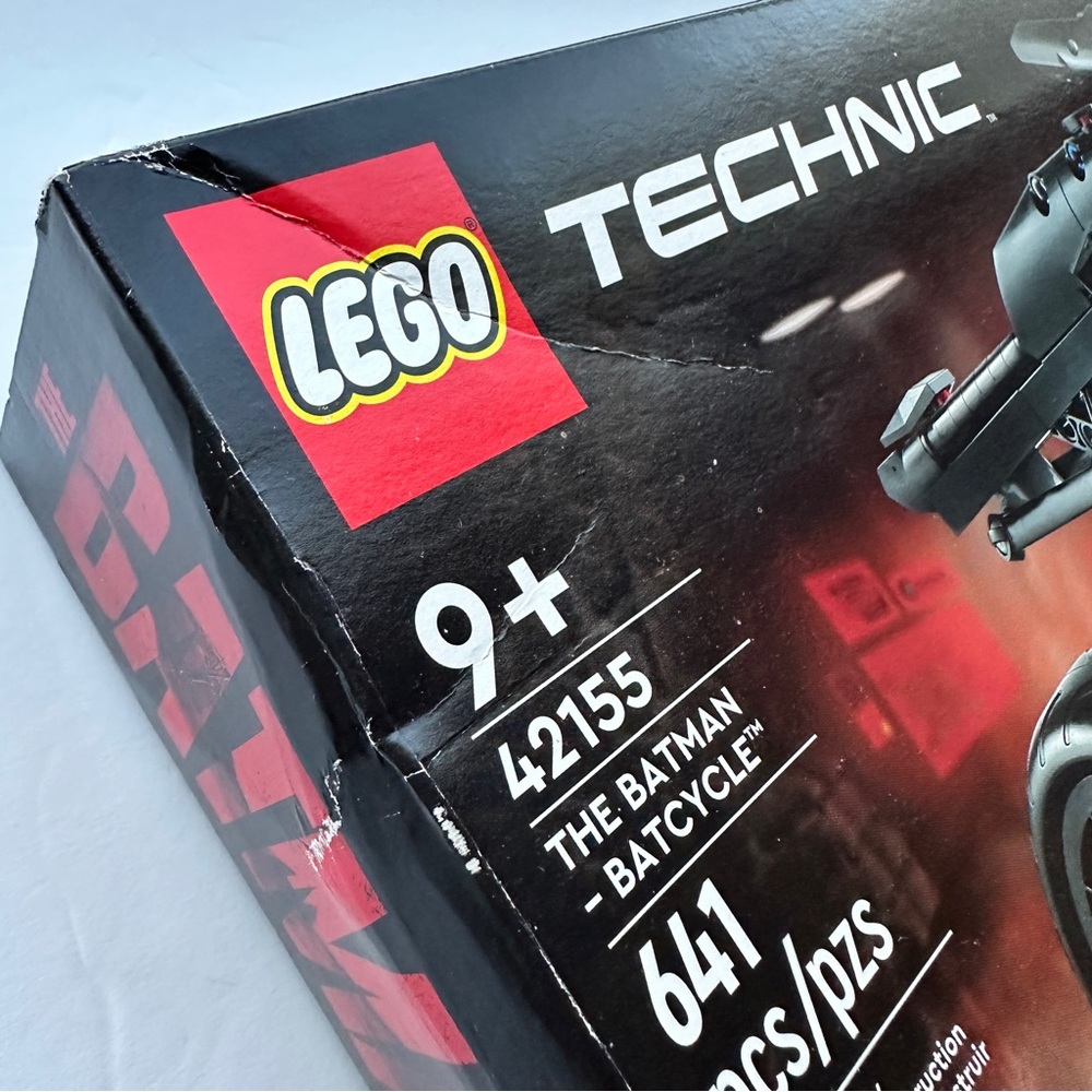 LEGO Technic The Batman Batcycle 42155 - Picture 6 of 10